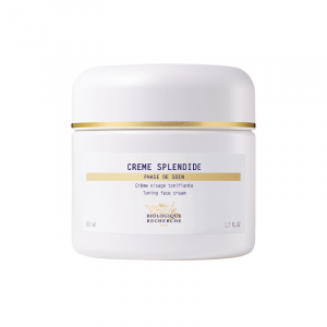 TONING FACE CREAM.
Crème Splendide is a genuine vitality boost that helps combat skin ageing. This high-performance cream brings firmness, tone and hydration. Used daily, it redensifies skin over time to give a fresh, natural glow and smoother facial con