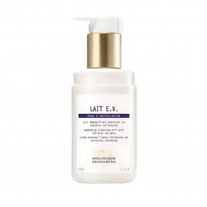 A rich makeup remover, Lait E.V. effectively eliminates impurities and makeup, even the most resistant, while relipidating the driest areas of the face. Its active ingredients help prevent the skin from drying out, in particular for the mature skins which