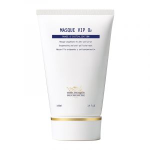 Masque VIP O2 is a refreshing and oxygenating anti-pollution mask. Containing marine elastin to moisturise, White clay to purify, BR oxygenating complex to brighten, Essential fatty acids of omega 3 & 6 to moisturise and cucumber extract to calm and sooth