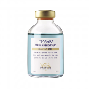 SMOOTHING AND ANTI-FATIGUE EYE SERUM
Specifically formulated for congested eyes, Liposmose provides a long-lasting solution by targeting water and fatty under-eye bags as well as those due to cutaneous aging.
Its formula contains active ingredients with